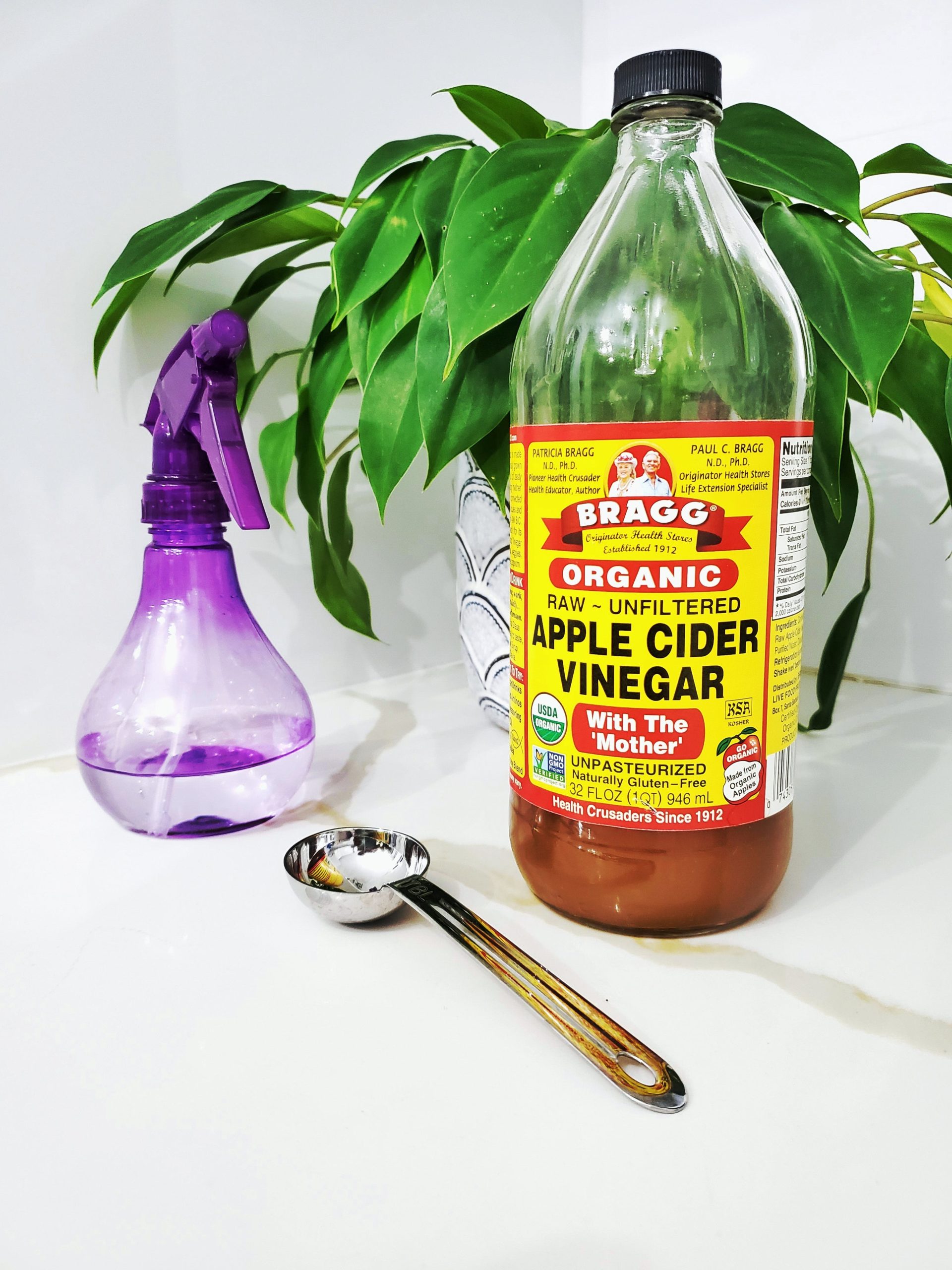 Unleashing the Power of Vinegar: Cleaning Hacks for a Sparkling Home